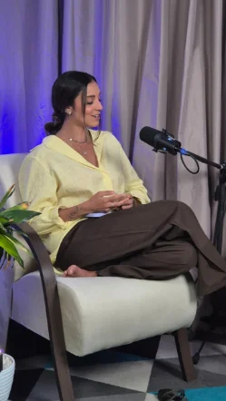 Cenário de entrevistas no estúdio